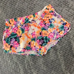 Ocean Pacific Floral Hawaiian Print White Board Shorts Swim Shorts Size L (11-13) thumbnail 1
