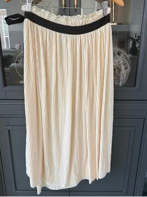 Zara NWT Cream Midi Skirt with Black Tie Waist thumbnail 3