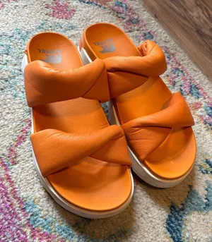 Sorel puffy sandals thumbnail 1