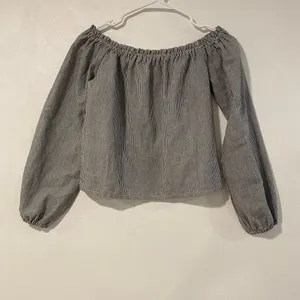 Brandy Melville Pinstripe Off Shoulder Top Black White Long Sleeve thumbnail 4