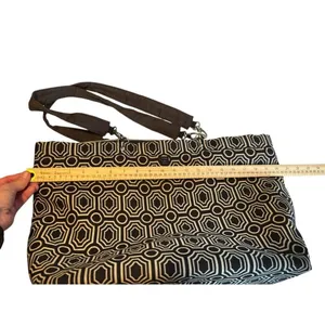 Geometric Patterned Tote Bag With Adjustable Straps & Zipper Closure Black thumbnail 6