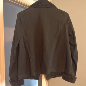 Women’s size medium olive green jacket thumbnail 2