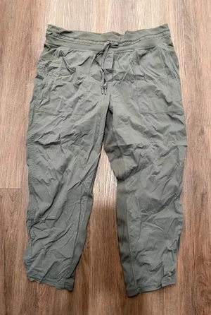 Lululemon Dance‎ Studio Pant Unlined Sage Green Pinstripe Size 14 Jogger thumbnail 1