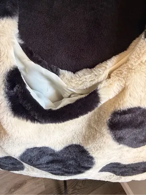 Faux Fur Heart Tote Bag - Black Hearts on Cream thumbnail 4