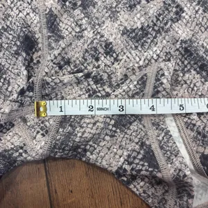 GAP Fit Eclipse Biker Shorts High Waist Women's Size M Tan Brown Snake Print thumbnail 8