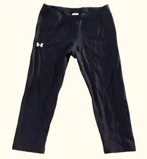 Under Armour 💕5️⃣ crop black leggings says Med but I think small x-small thumbnail 1