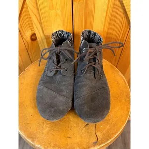 Toms Gray Suede Leather Tribal Trim Ankle Boots Size 7 Read thumbnail 2