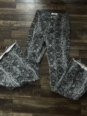 Free People Bell-Bottom Flare Jeans Snake Print Size 28 thumbnail 2