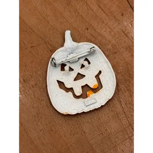 Vintage 80s Jack-o-Lantern Pumpkin Enamel Pin from JJ thumbnail 4