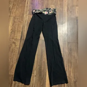 Black PINK Yoga Pants fold over tropical print Victoria’s Secret M spring casual thumbnail 3