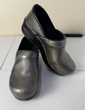 Dansko Professional Clogs Women 37 6.5 7 Metallic Honeycomb Textured Leather thumbnail 1