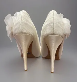 Badgley Mischka 7 M Heels Shoes Natural Satin Pumps W/Chiffon Rosette Details thumbnail 3