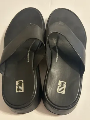 Fitflop Women's Black Crossover Thong Sandals thumbnail 3