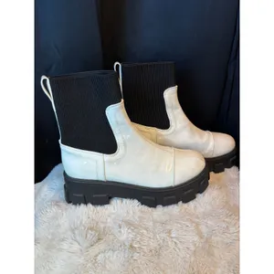 Circus by Sam Edelman Darielle White Patent Lug Sole Sock Ankle Boots thumbnail 4