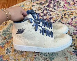Nike Jordan Air 1 Mids thumbnail 1