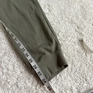 Nike Womens Green Cotton M Preppy Running Athleisure Luxe Sports Loungewear thumbnail 5