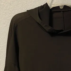 Fabletics Black Athletic Hoodie Pullover with Thumbholes and Mesh Panels thumbnail 6