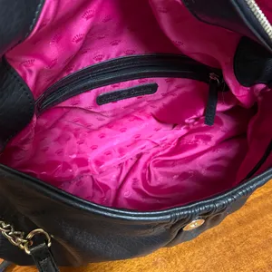 NWOT Juicy Couture Black Slouchy Crossbody Purse Bag Gold Hardware Pink Interior thumbnail 11