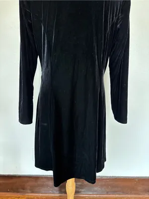 Vintage Solid Black Long Sleeve Velvet Dress with Chain Belt thumbnail 7