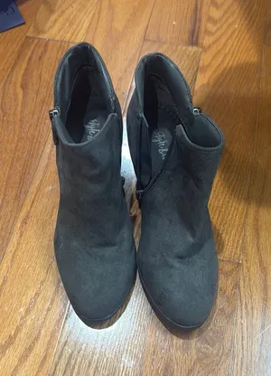 Black Pointed-Toe Ankle Booties thumbnail 1