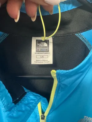North Face Lightweight Large Rain Jacket  thumbnail 3