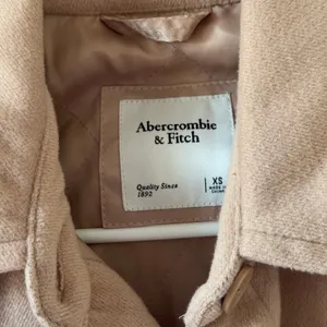 Abercrombie & Fitch Womens XS Oversized Shacket Light Beige Utility Jacket thumbnail 10