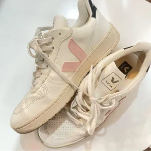 VEJA V-10 VEGAN WHITE PETALE BLACK 2.0625 thumbnail 4