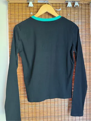 NWT Edikted Italia Graphic Long Sleeve Crop Top Black Medium thumbnail 6