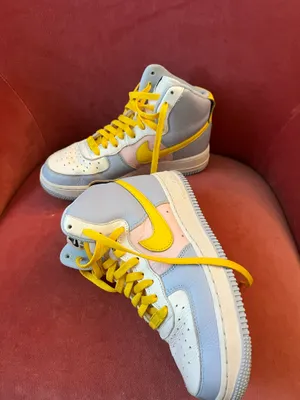 Nike Air Force 1 Women’s 7.5 Sneakers thumbnail 2