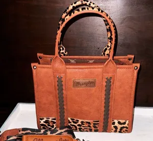 CONCEAL CARRY WHIPSTITCH PATCHWORK LEOPARD TOTE thumbnail 1