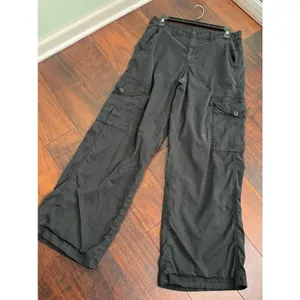 American Eagle Outfitters Black Cargo Pants with Button Flap Back Pockets Size 6 thumbnail 6