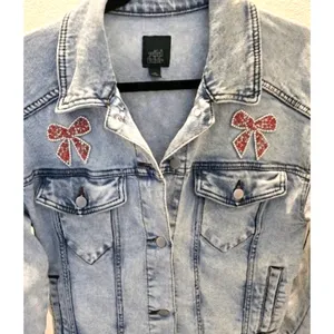 Wild Fable Beaded Red Bows Jean Jacket Blue Acid Wash Trucker S-XS Womens thumbnail 2