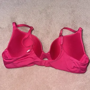 Victoria’s Secret “T-Shirt Pushup” Bra 36B thumbnail 2