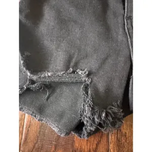 Risen Jeans Black Distressed Crossover Denim Shorts Size‎ Small NWT thumbnail 2