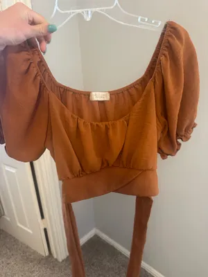Altar'd State Super cute cropped tie top thumbnail 1