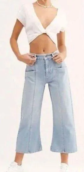Free People We the Free Let Sunshine In Wide leg Cropped Jeans Sz 26 Light Wash thumbnail 1