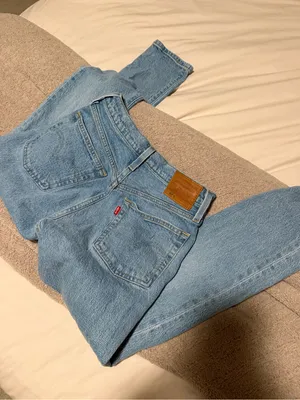 Levi's 501s skinny Women's Light Wash High-Rise Straight Jeans thumbnail 2