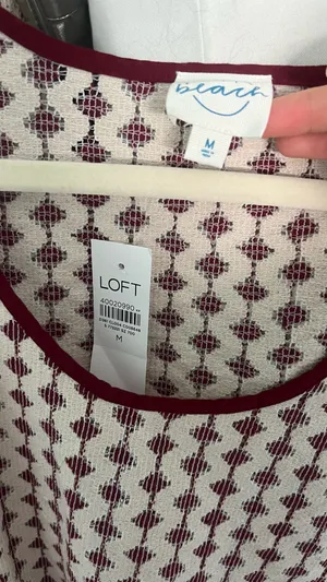 LOFT white and burgundy beachy top thumbnail 4