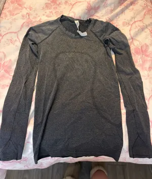 Long Sleeve Lululemon Swiftly Tech thumbnail 1
