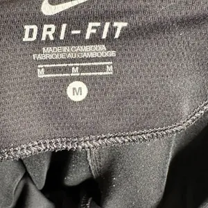 Nike DriFit Womens Medium Running Crop Leggings Capris Tights Black Activewear M thumbnail 6