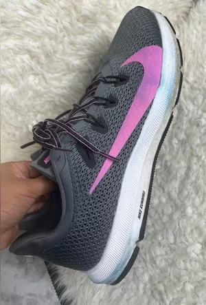 Nike Women's Size 10 Quest Grey Pink Running Sneakers thumbnail 1