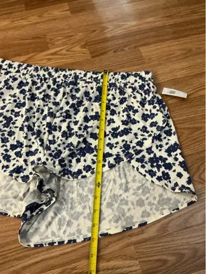 Old Navy Blue Floral Flowly Sleep Shorts Size Large thumbnail 5