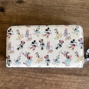 Disney Mickey and Friends Wallet Wristlet NEW thumbnail 4