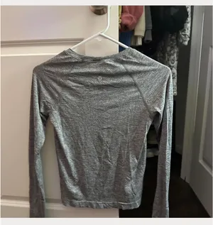 Lululemon Grey Long Sleeve Swiftly Tech thumbnail 2