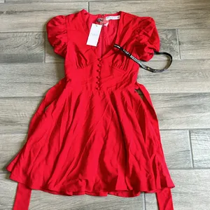 Club L red v neck puff sleeved buttoned mini dress thumbnail 3