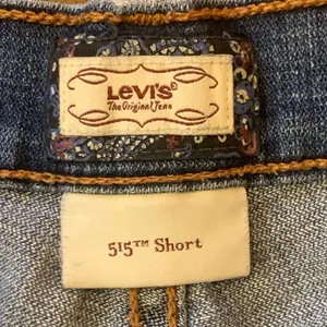 Levi’s 515 shorts size 8 Light blue wash some stretch detailed front pockets thumbnail 2