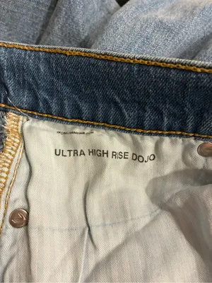 7 for All Mankind Women’s Ultra High Rise Dojo Jean Distressed Size 28 thumbnail 10