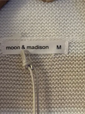 moon & madison Women’s Striped V-Notch Collar Sweater in Cream and Tan Size M thumbnail 5