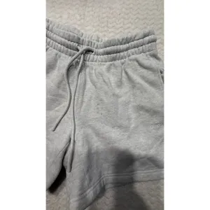 Aritzia Sweatfleece Cozy Fleece Boyfriend Fit Shorts Heather Grey Womens XS thumbnail 5