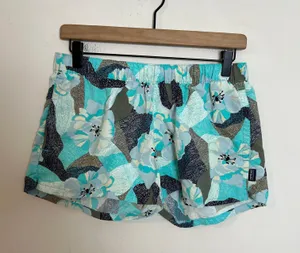 Patagonia - Barely Baggies Shorts 2.5” Outdoors Hiking Climbing Nature thumbnail 2
